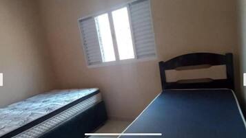 1 chambre, fer et planche à repasser, Wi-Fi, literie fournie