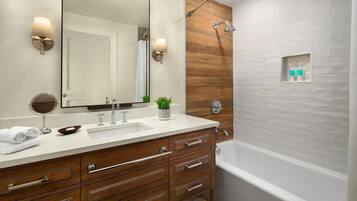 SĂšche-cheveux, serviettes fournies, savon, papier toilette