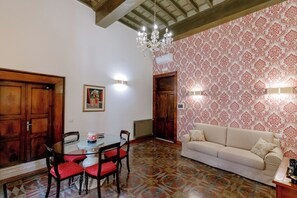 Suite, 2 Bedrooms, City View | Living area