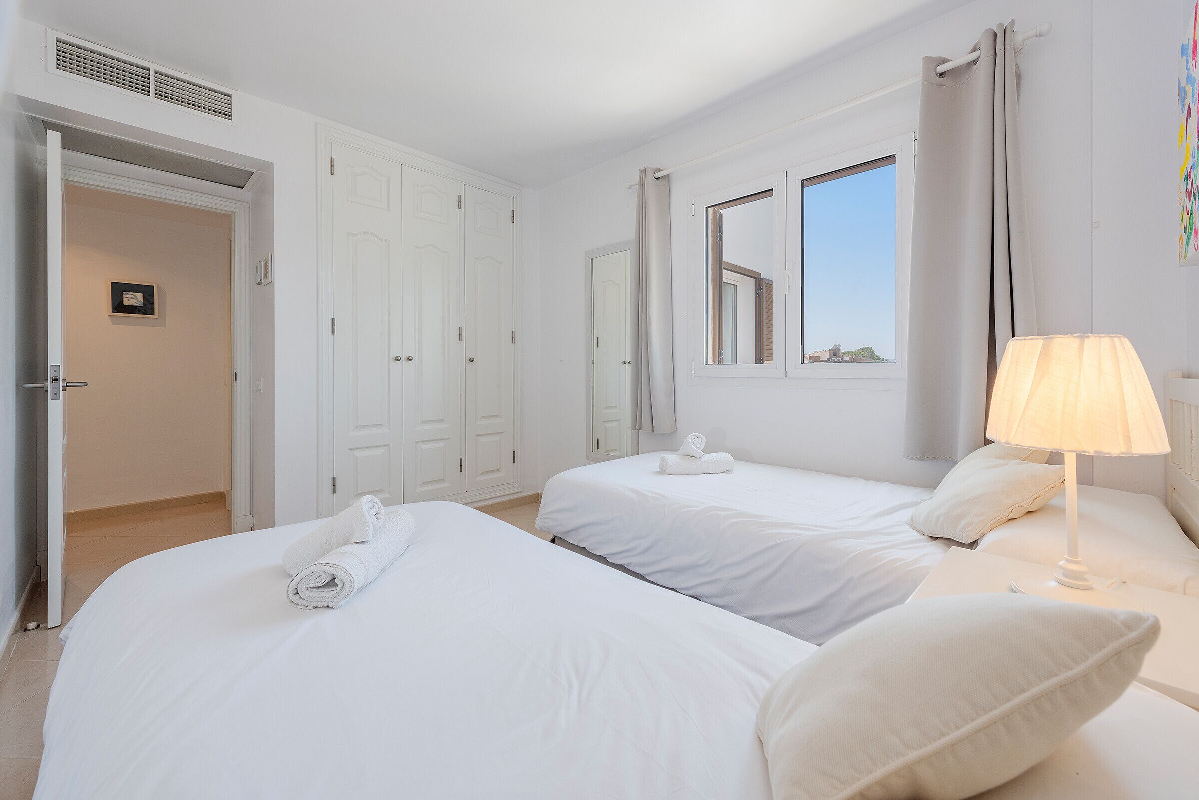 2 habitaciones, tabla de planchar con plancha y wifi gratis 