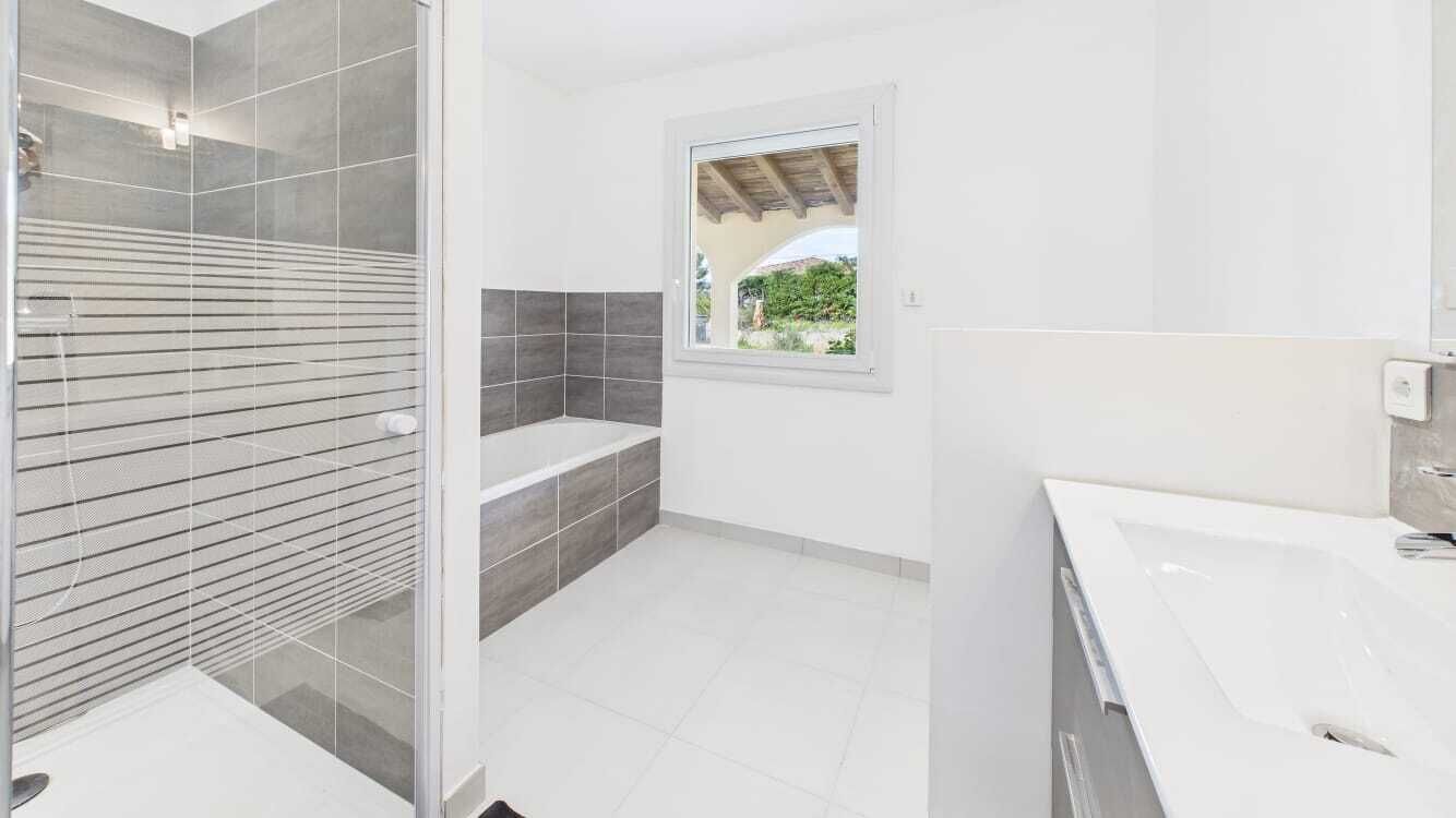 Hårføner, håndklær, såpe og toalettpapir