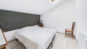 2 bedrooms, bed sheets