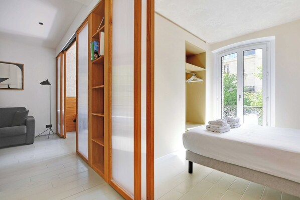 Apartemen | 1 kamar tidur, setrika/meja setrika, dan seprai linen