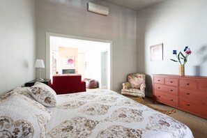 2 chambres, fer et planche à repasser