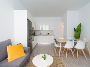 House | Dining - House in Las Palmas Near Playa de Las Canteras (Las Palmas de Gran Canaria)