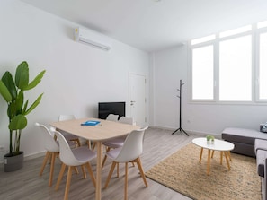 Dining - House in Las Palmas Near Playa de Las Canteras (Las Palmas de Gran Canaria)