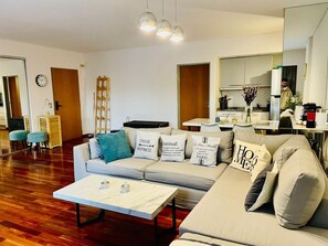 舒適開放式客房 | 起居區