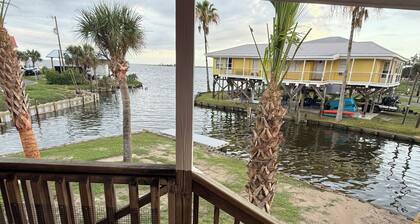 Charming newly renovated 3-bedroom Gulf view house in lovely Horseshoe Beach.