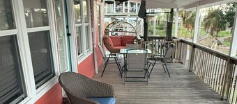 Charming newly renovated 3-bedroom Gulf view house in lovely Horseshoe Beach.