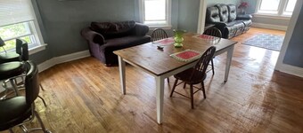 Charming 2-bedroom apartment in marvelous Blue Island with WiFi