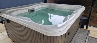 Comfortable gîte with spa and billiards near Beauval zoo