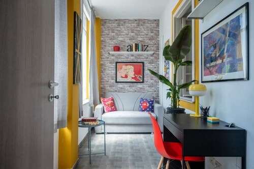 Lt_Panella Yellow Pop lovely apartment
