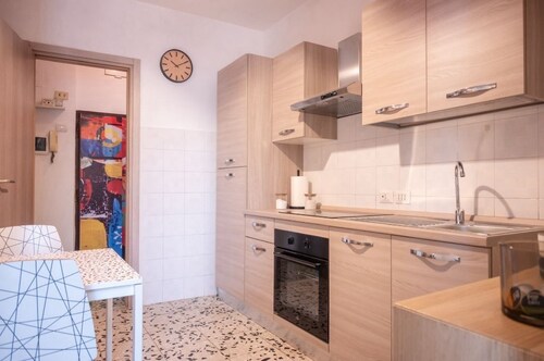 Lt_Panella Yellow Pop lovely apartment