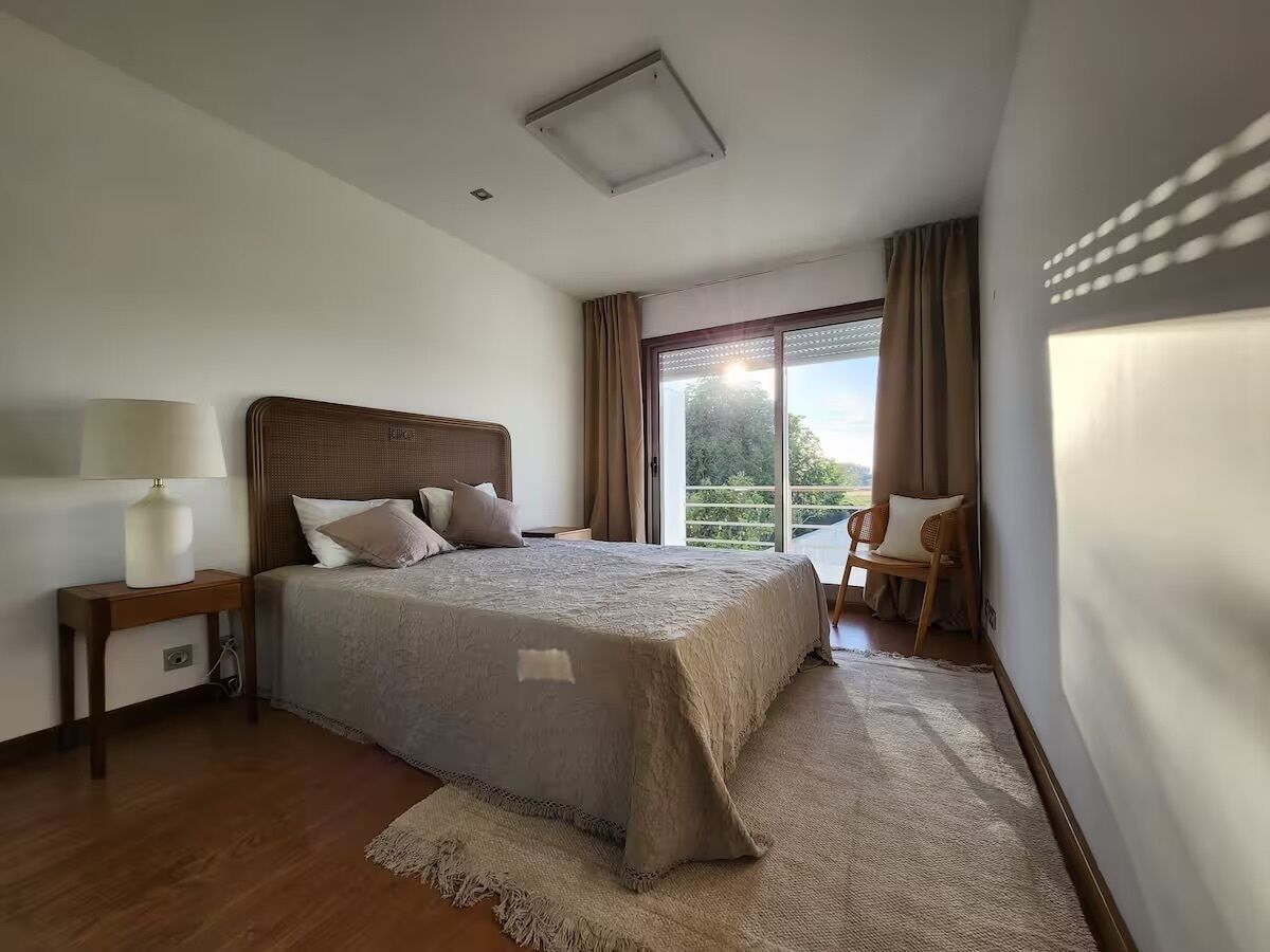 3 habitaciones, tabla de planchar con plancha, wifi y ropa de cama 