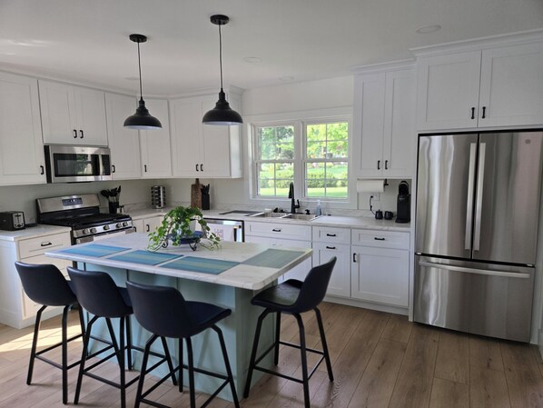 Refrigerador, microondas, parrilla de estufa y lavavajillas 