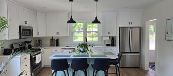 New Waterfront Guest House –  Less than 10 Min to Hillsdale College