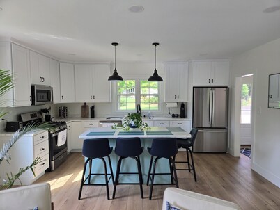 New Waterfront Guest House –  Less than 10 Min to Hillsdale College