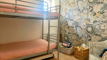 2 slaapkamers, reisbedje, gratis wifi, beddengoed
