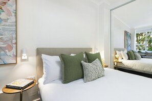 Een strijkplank/strijkijzer, gratis wifi, beddengoed