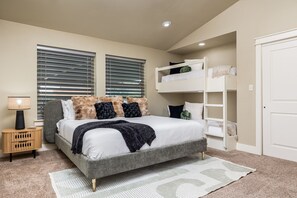 4 bedrooms, iron/ironing board, WiFi, bed sheets