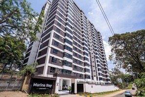 Exterior - 2-bedroom apartment in charming Westlands, Nairobi, with WiFi, fitness room (Nairobi)