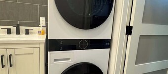 Renovated Suite with Full Kitchen, Pets Welcome