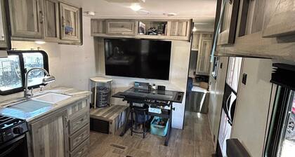 Cozy Camper near lake Travis & Colorado River