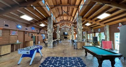 Cozy Camper near lake Travis & Colorado River