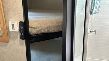 2 dormitorios, tabla de planchar con plancha, wifi gratis