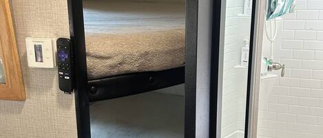 2 bedrooms, iron/ironing board, free WiFi