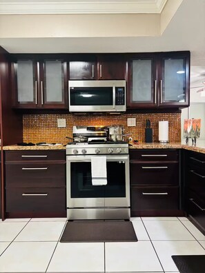 微波炉、烤箱、炉灶、洗碗机