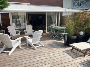 Outdoor dining - Family home with large terrace 100m from the beach, (Lège-Cap-Ferret)