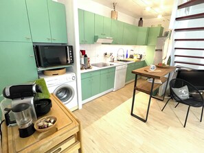 Micro-ondes, four, plaque de cuisson, lave-vaisselle
