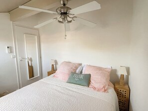 3 slaapkamers, een strijkplank/strijkijzer, wifi