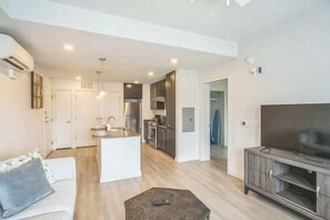 Televisión y chimenea