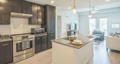 Modern Marble Falls Getaway • Pool + Gym • Lake