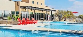 Modern Marble Falls Getaway • Pool + Gym • Lake