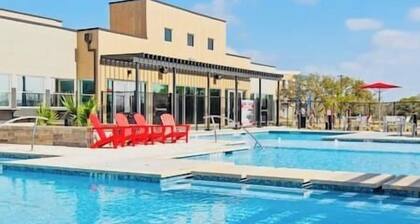 Modern Marble Falls Getaway • Pool + Gym • Lake