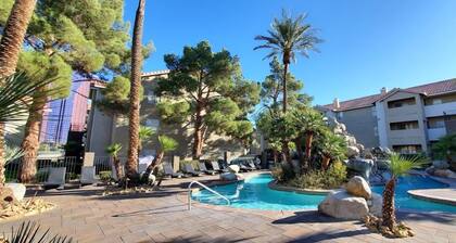 Cozy 2-bedroom condo with AC, WiFi in wonderful Las Vegas with strip view