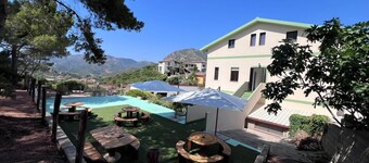Hostel with sea view rooms and private bathroom