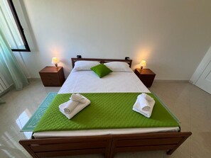 1 bedroom, iron/ironing board, travel cot, free WiFi - Hostel with sea view rooms and private bathroom (Gonnesa)