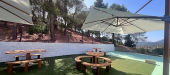 Hostel with sea view rooms and private bathroom
