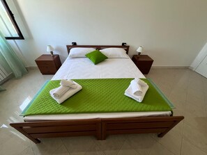 5 chambres, fer et planche à repasser, Wi-Fi gratuit, draps fournis