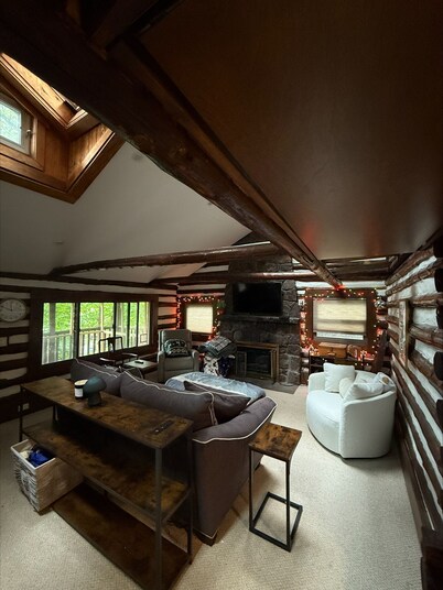 Renovated Summer Cabin in Atlantic Highlands – Walk to NYC Ferry!