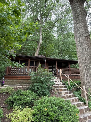 Renovated Summer Cabin in Atlantic Highlands – Walk to NYC Ferry!