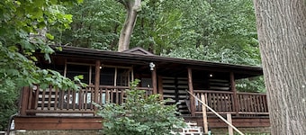 Renovated Summer Cabin in Atlantic Highlands – Walk to NYC Ferry!