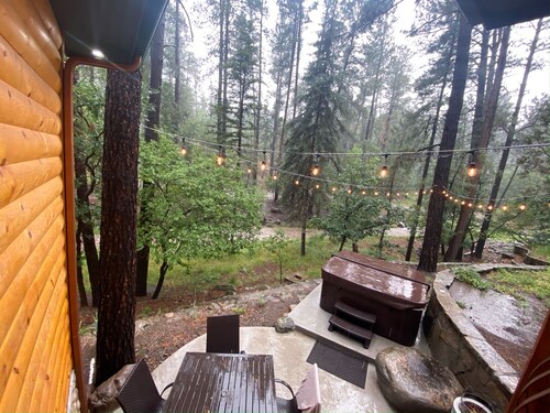 Noisy Water Cabin- 3-bdrm river front cabin Upper Canyon,Ruidoso.