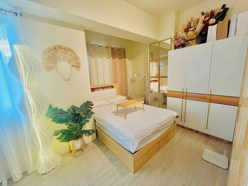 Room-charm Soleil Staycation- Cozy and A