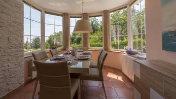 Studio (Oprić Hills Studio apartment with ba) | Dining room