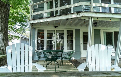 Williams Bay Lakefront Retreat - Walk the Lakepath